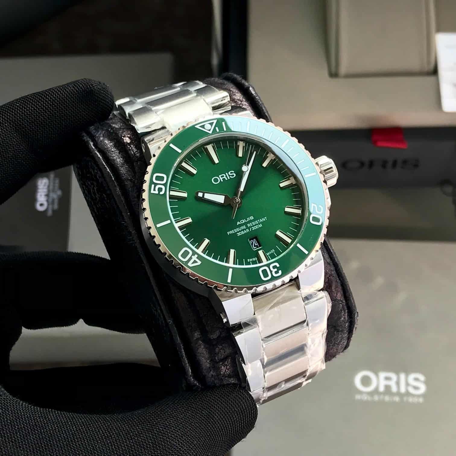Oris Aquis Date Authentic Silver Green Dial