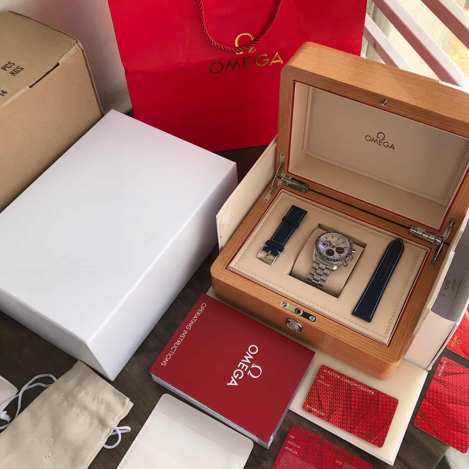Omega Speedmaster Silver Snoopy Award 50 Anniversary Limited Swiss ETA Automatic Mens Watch