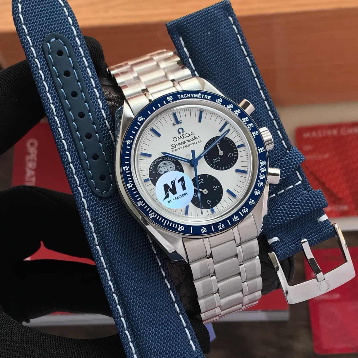 Omega Speedmaster Silver Snoopy Award 50 Anniversary Limited Swiss ETA Automatic Mens Watch
