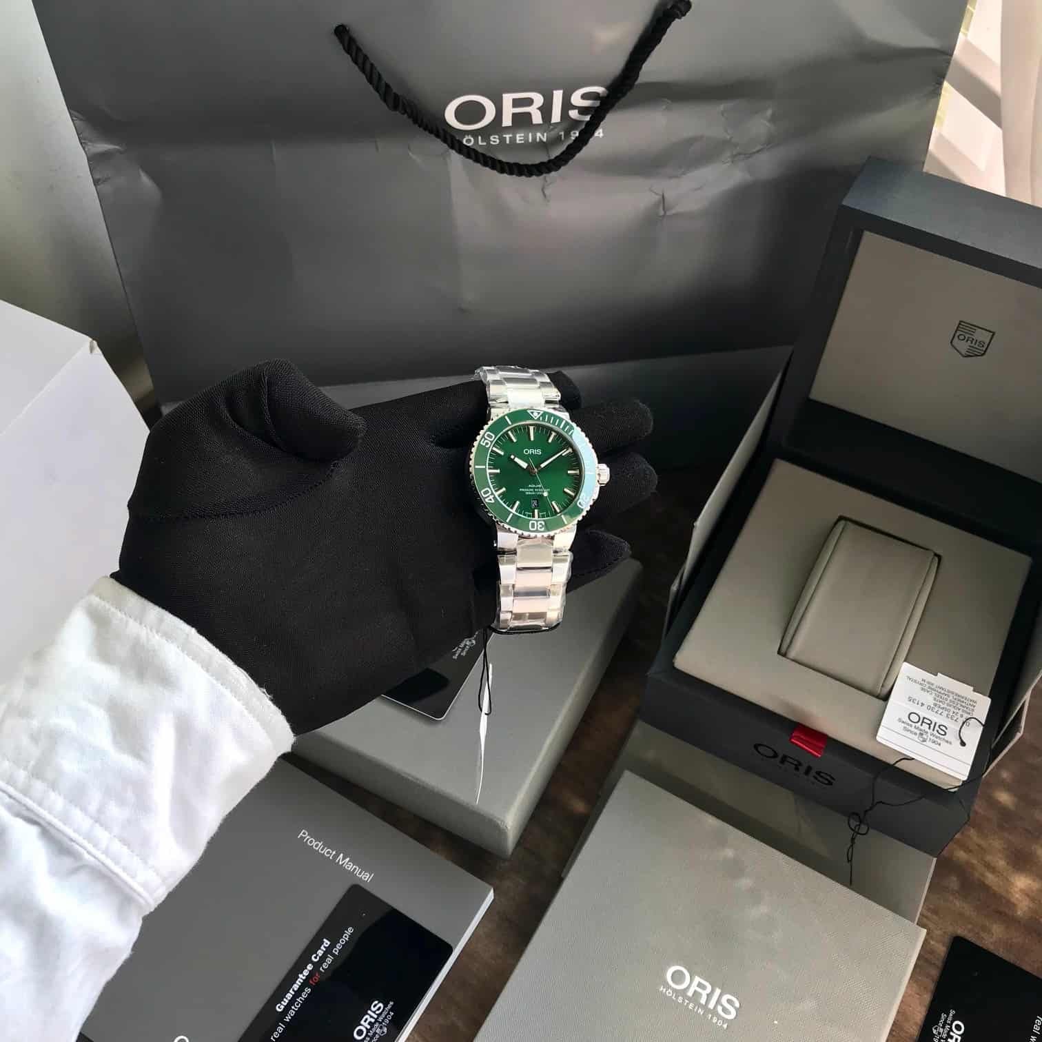 Oris Aquis Date Authentic Silver Green Dial