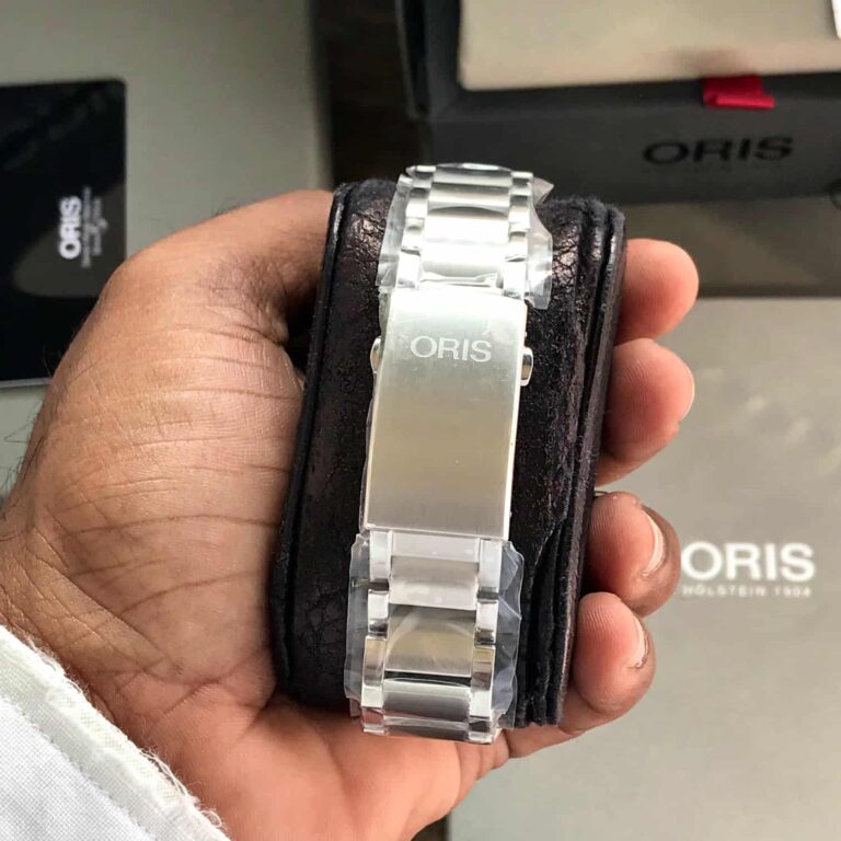 Oris Aquis Date Authentic Silver Green Dial