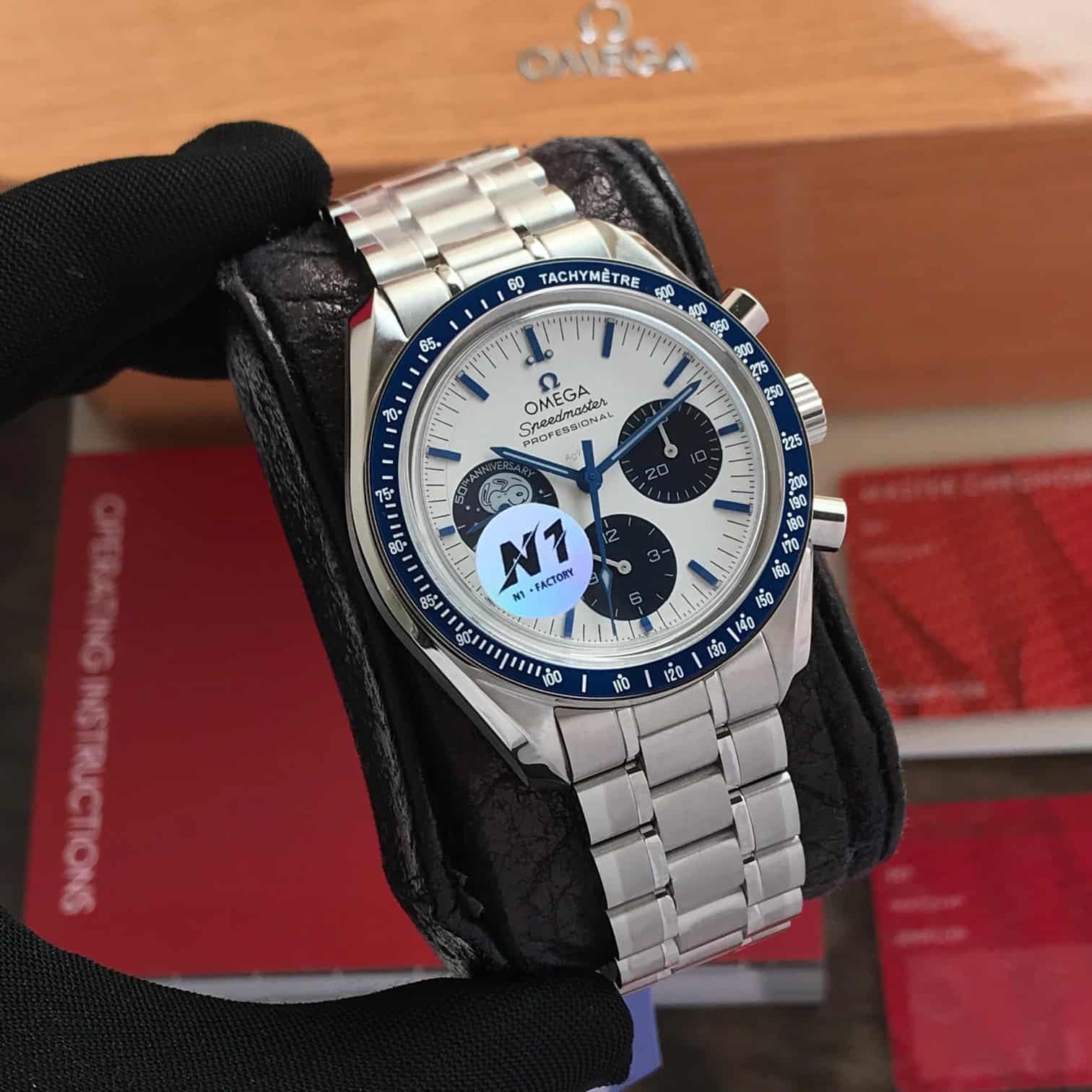 Omega Speedmaster Silver Snoopy Award 50 Anniversary Limited Swiss ETA Automatic Mens Watch