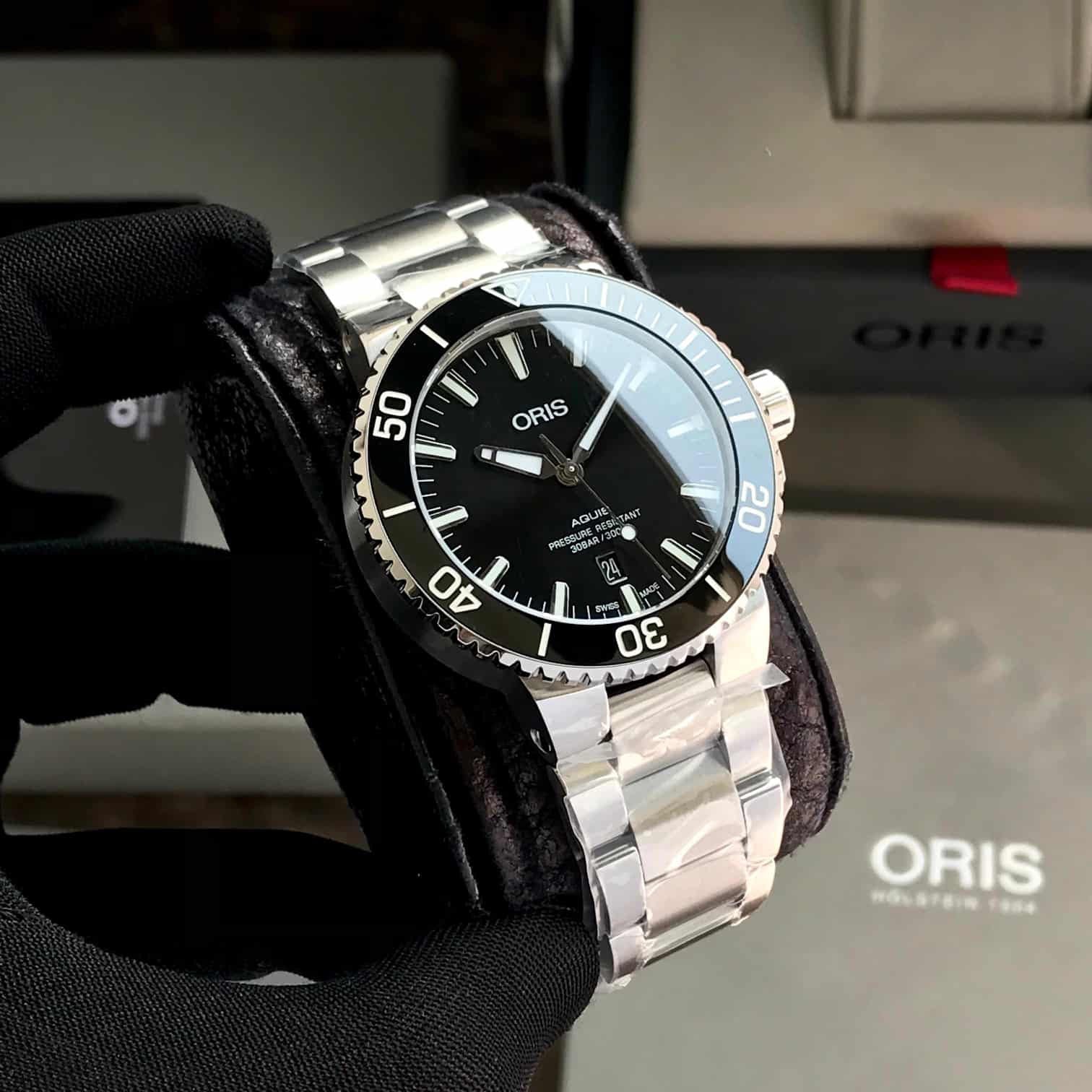 Oris Aquis Date Authentic Automatic Silver Black Dial