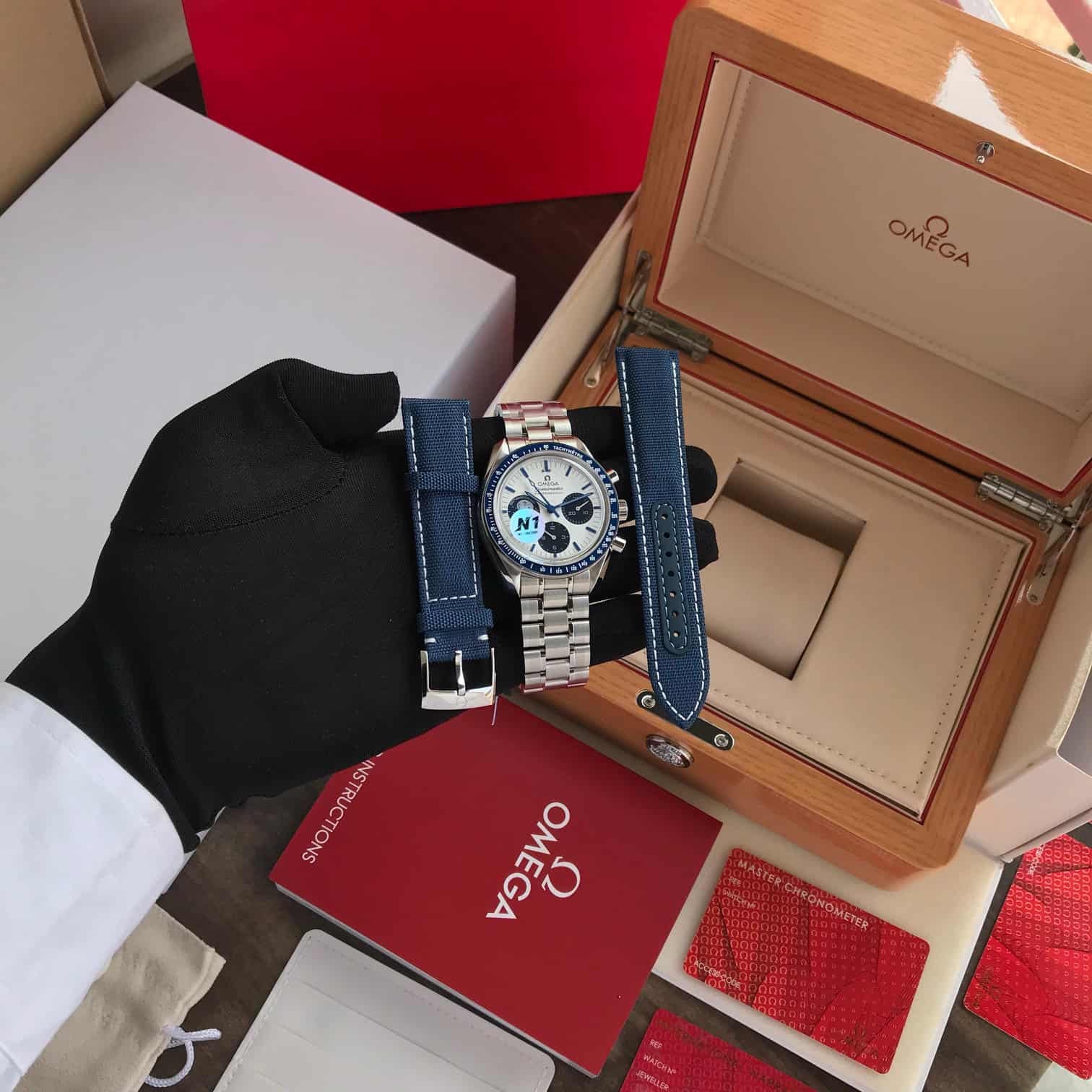 Omega Speedmaster Silver Snoopy Award 50 Anniversary Limited Swiss ETA Automatic Mens Watch