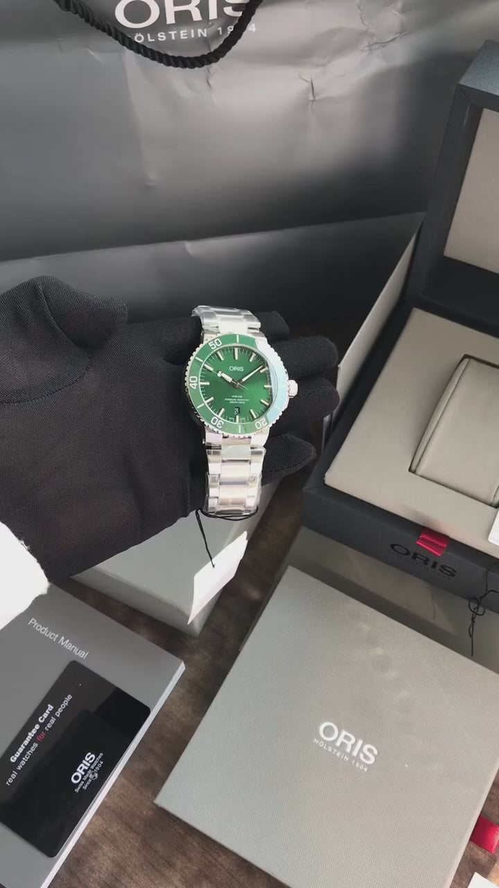 Oris Aquis Date Authentic Silver Green Dial