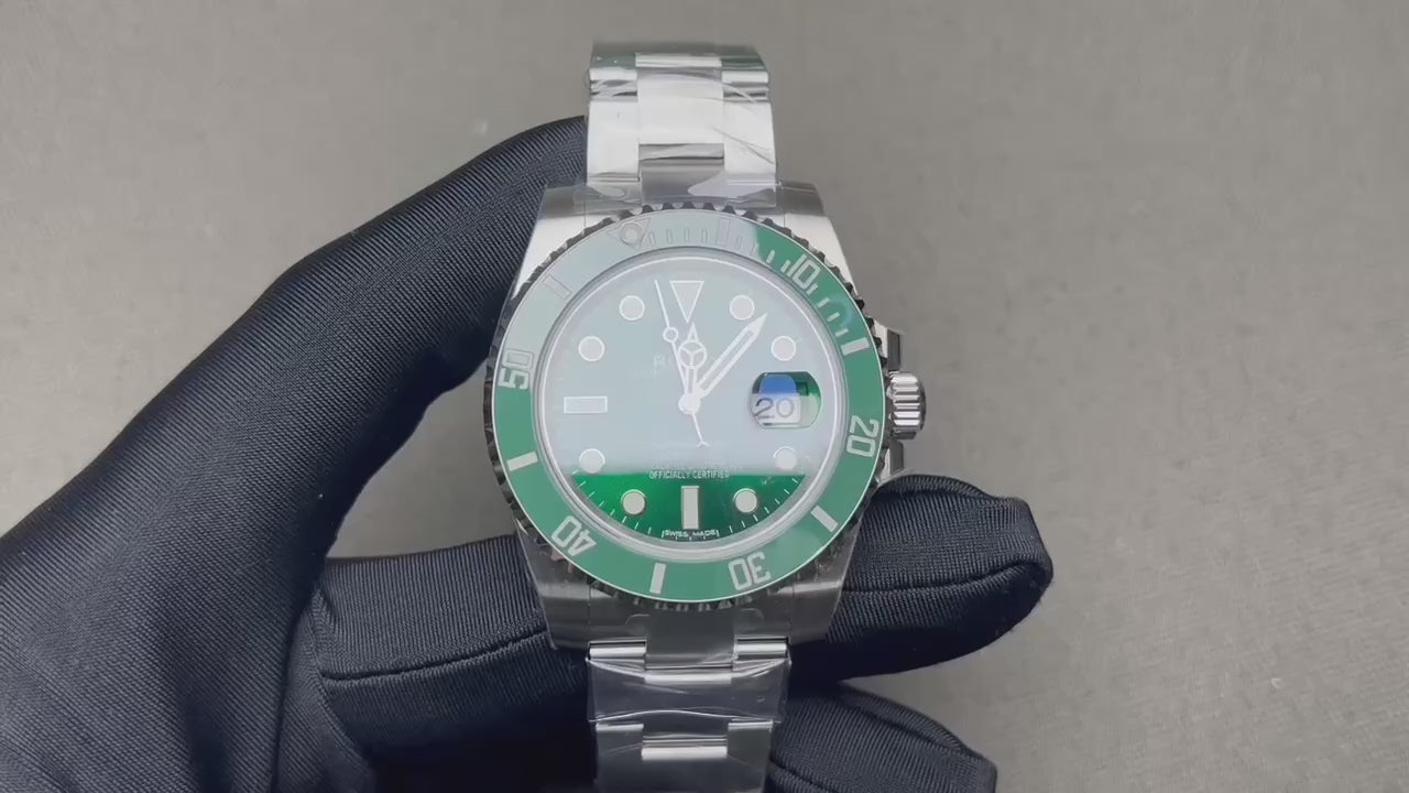 Superclone Rolex Submariner Green Dial 116610LV “Hulk”