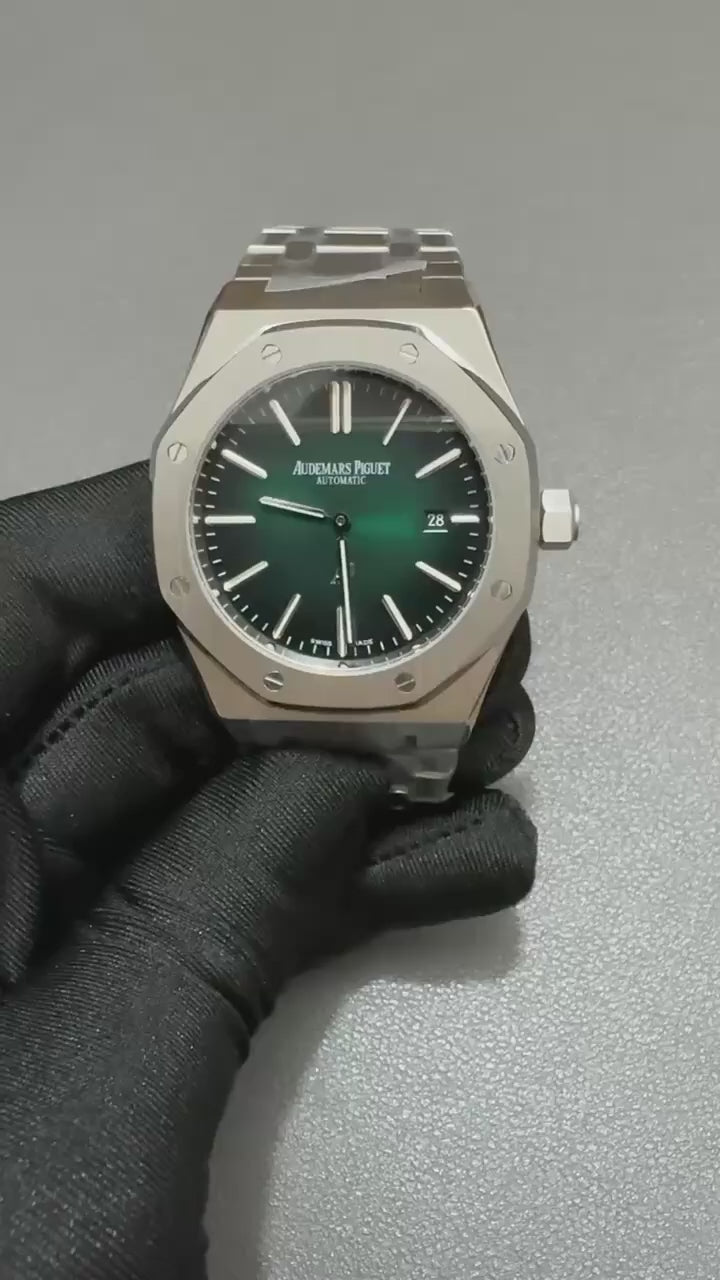 Audemars Piguet Royal Oak 39 mm, Smoked green Ref. 15202PT.OO.1240PT.01